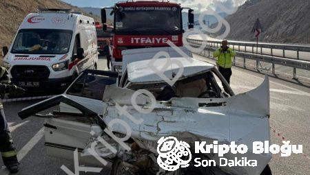 Denizli’de Feci Kaza: Kamyona Ok Gibi Saplanan Otomobilde Can Pazarı