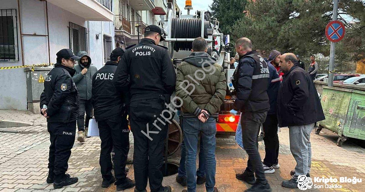 "Uşak’ta Dehşete Düşüren Olay: Kanalizasyon Hattında Cenin Bulundu" başlıklı haber için fotorealisti